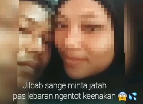 Bokep Indo ngewe di ruang tamu pas lebaran